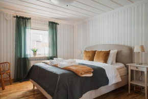 Guestly Homes - 2BR Lodge with Sauna, Piteå